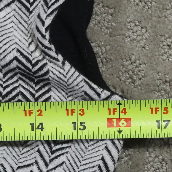 A Pea in the Pod Size Small Chevron Patterned Knee-Length Dress - Picture 4 of 5